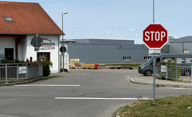 Bild der Stoppstelle an der Kreuzung Rottenacker Straße/Bachstraße